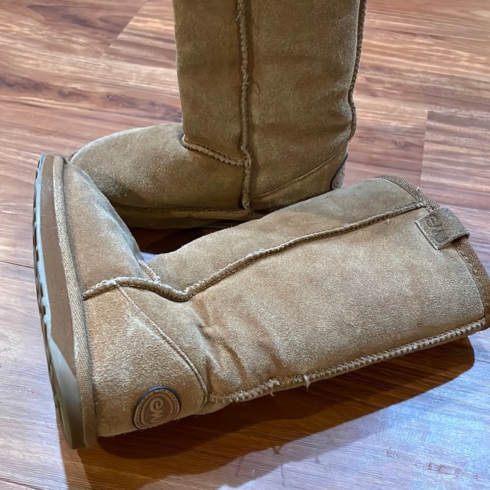 Fuzzy EMU boots